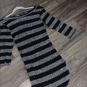 Mid sleeve short body on dress